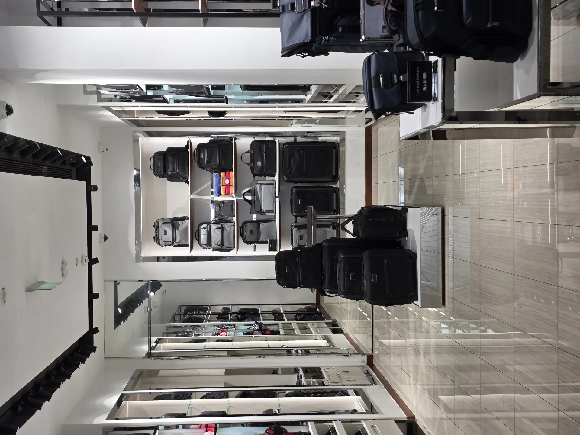 ULTRA-SLIM retail lighting project