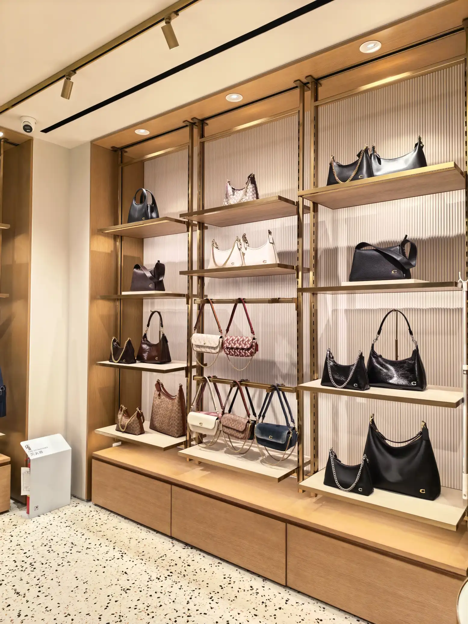 SHOWLITE luxury boutique lighting project