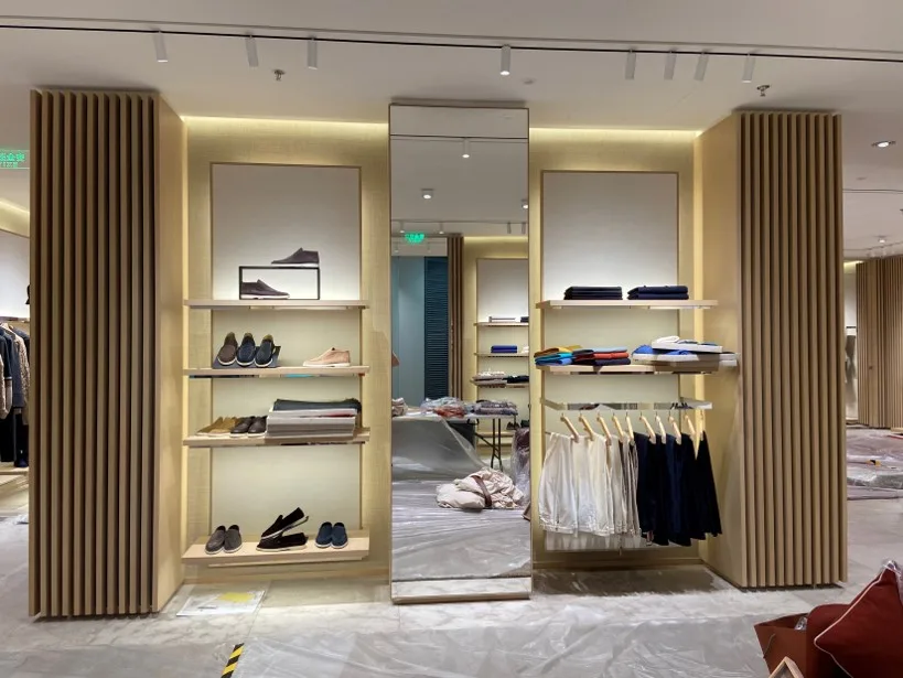 Retail Display Lighting with SPECTRUM track light
