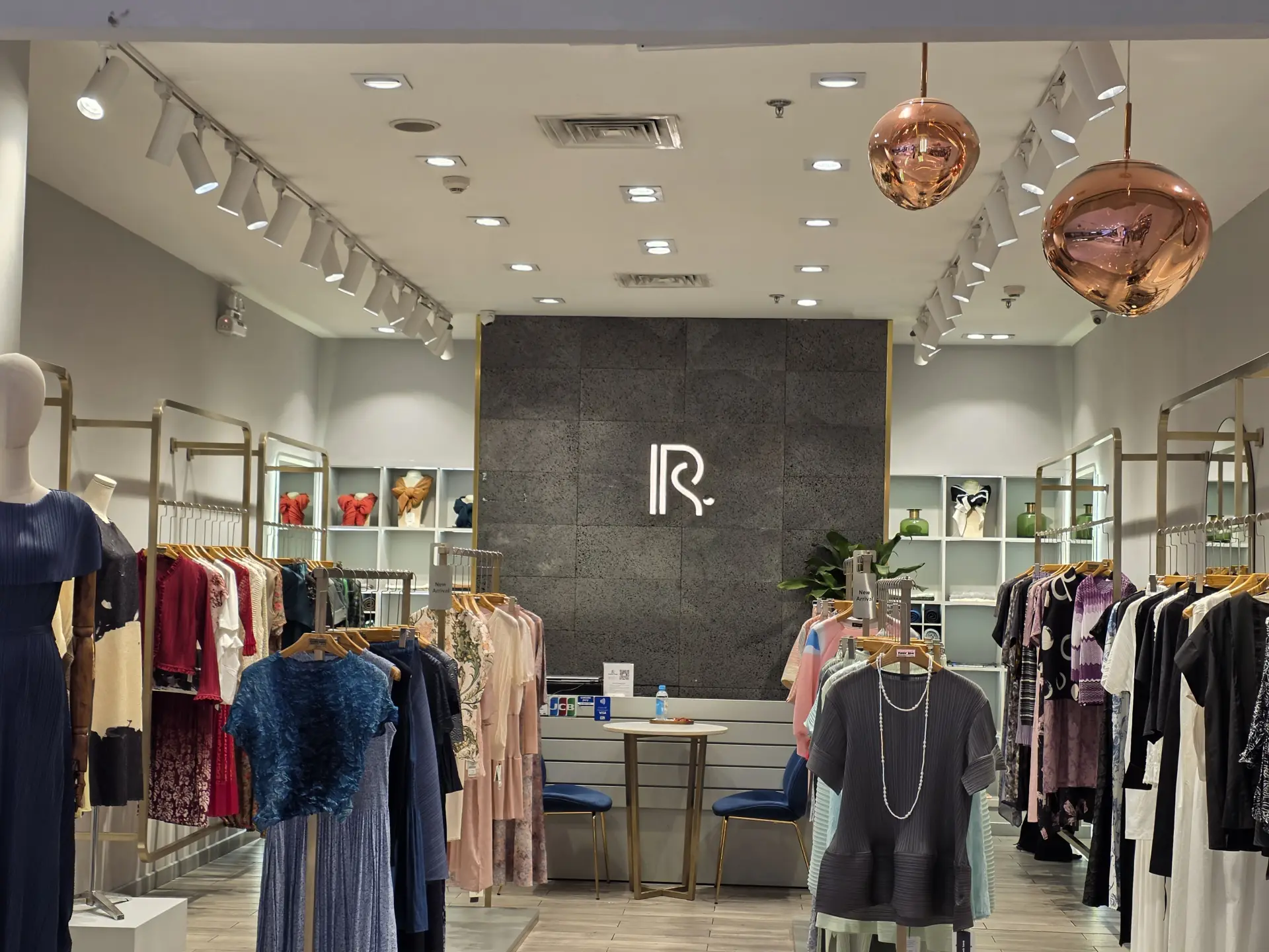 PLEATS KORA Fashion Boutique Lighting Project