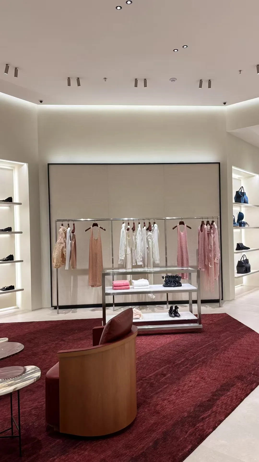 Artdon EMMA Recessed Downlights, SILO Downlights and EMMA Magnetic Track Lights installed in the PATTERFLY fashion store in Hong Kong, China.