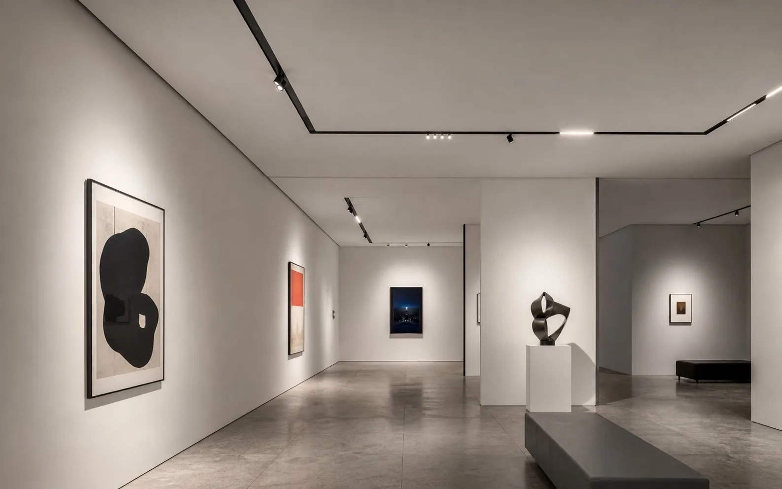 Temporary gallery exhibition with flexible 48V magnetic track lighting for changing display layouts