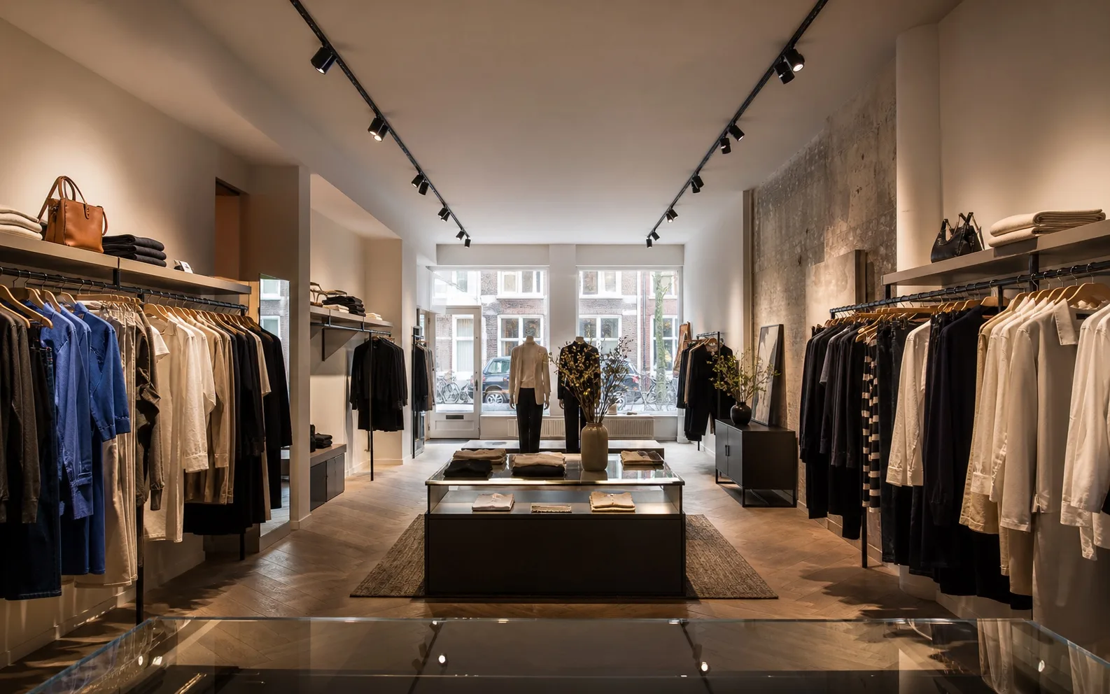 Surface-mounted one-circuit track lighting an independent Amsterdam fashion boutique