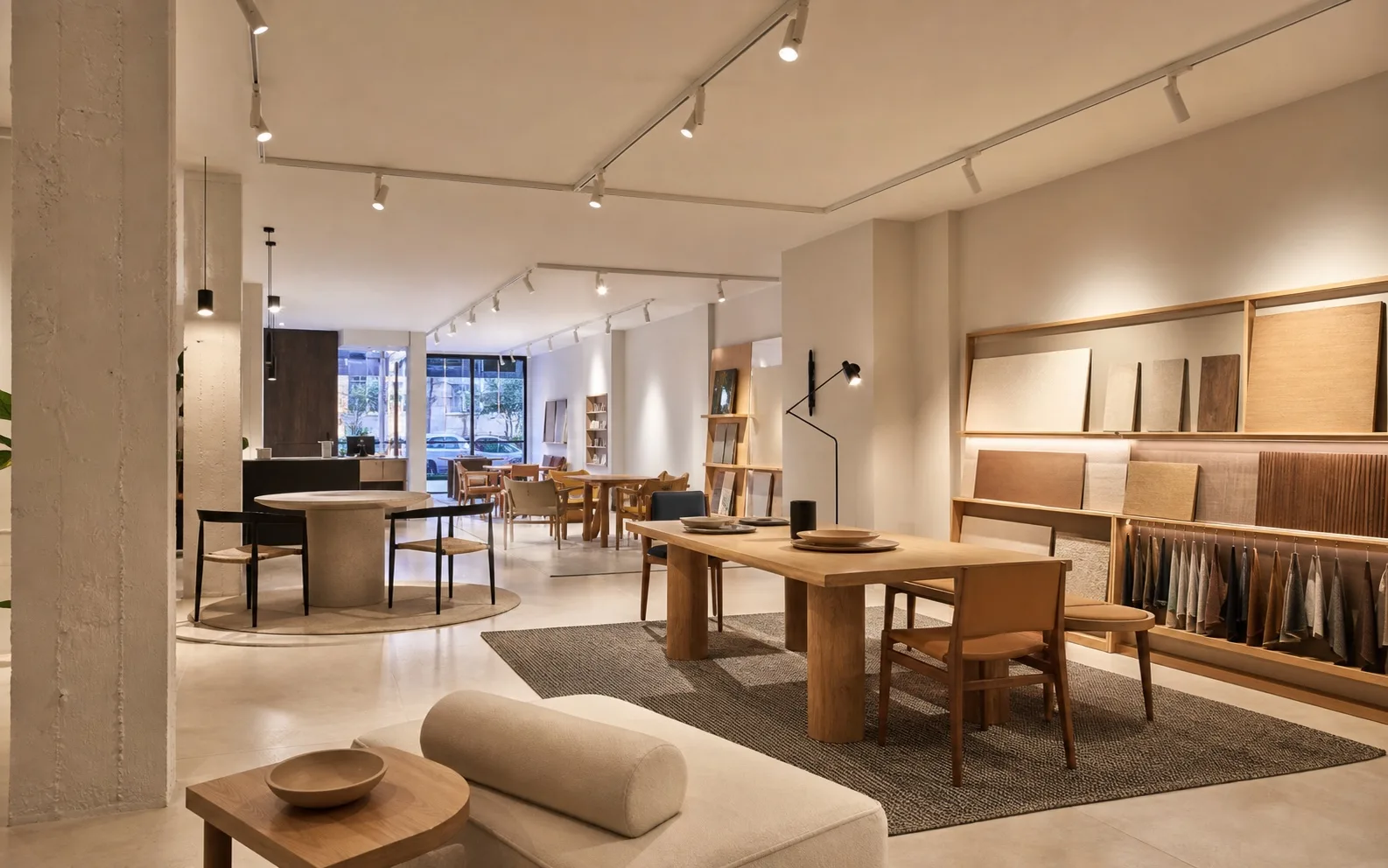 Surface-mounted one-circuit track with corner connectors in a Barcelona furniture showroom