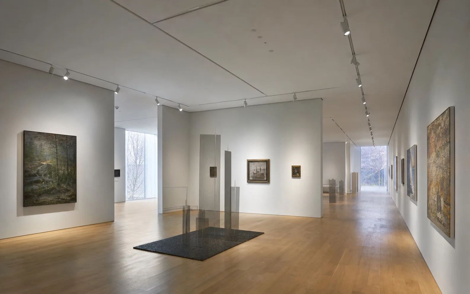 Recessed three-circuit four-wire track lighting a contemporary Seoul exhibition hall