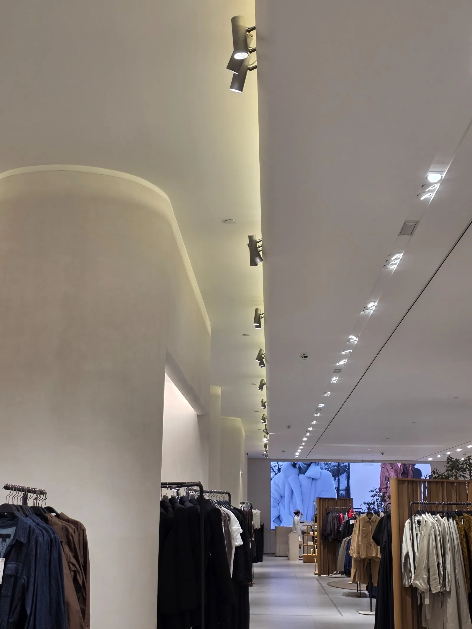 Premium Fashion Store | Riyadh Mall, Saudi Arabia
