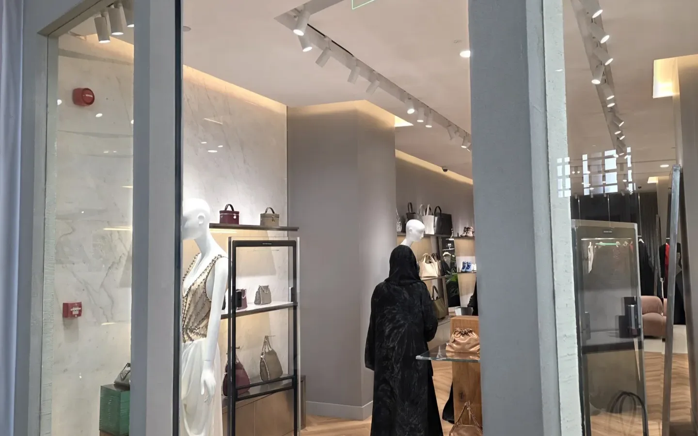 EMMA 62 Retail Lighting Overview